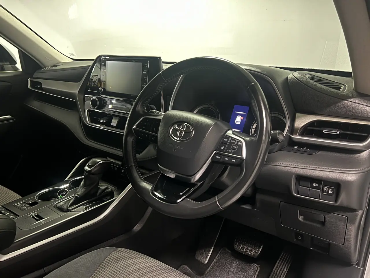 2021 TOYOTA KLUGER HYBRID Gallery Image 10