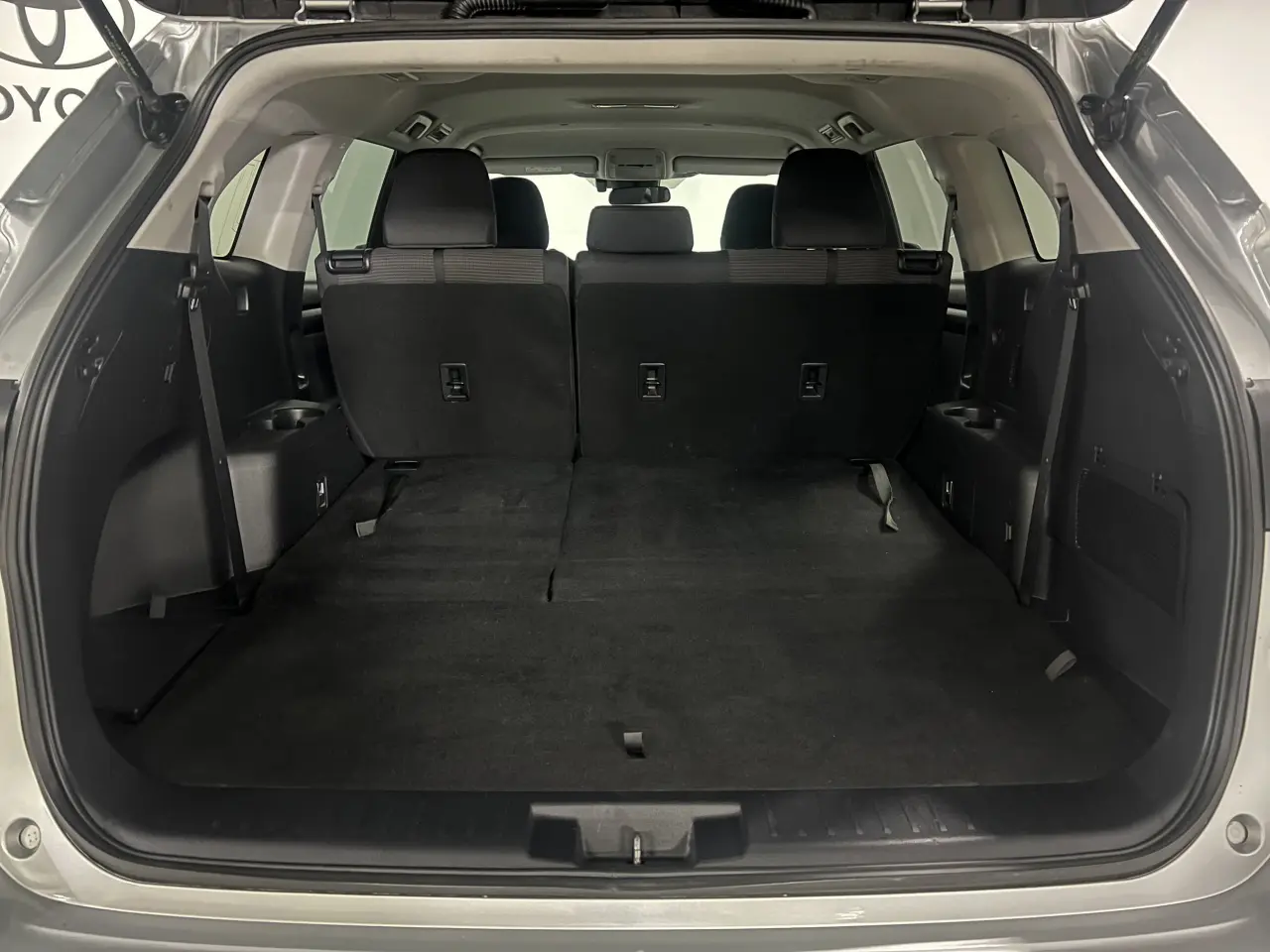 2021 TOYOTA KLUGER HYBRID Gallery Image 12