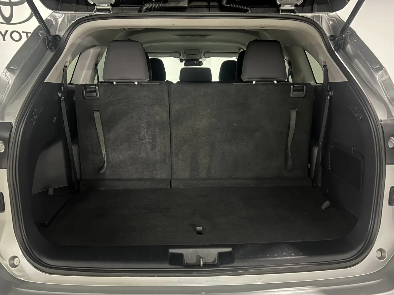 2021 TOYOTA KLUGER HYBRID Gallery Image 13