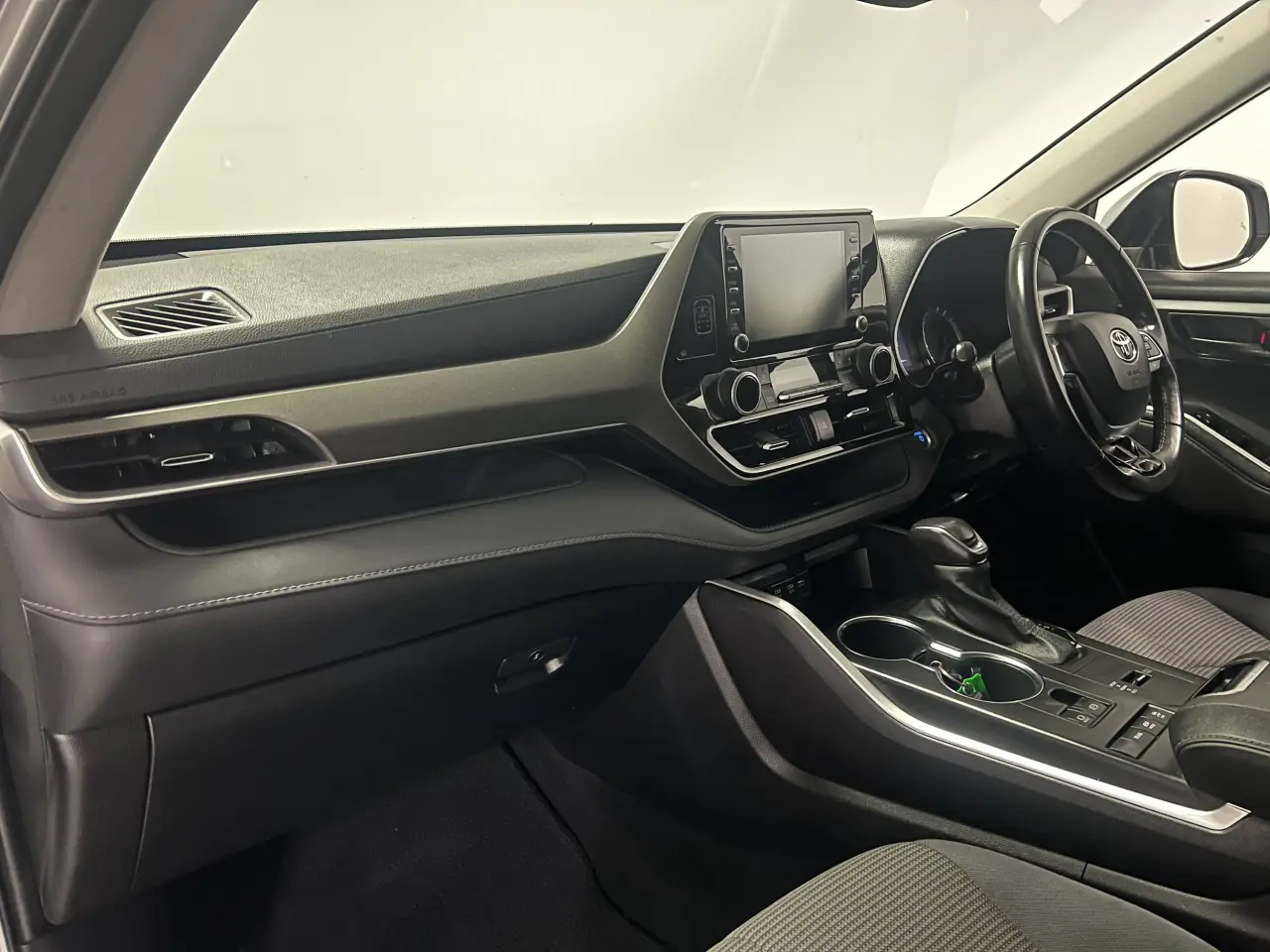 2021 TOYOTA KLUGER HYBRID Gallery Image 15