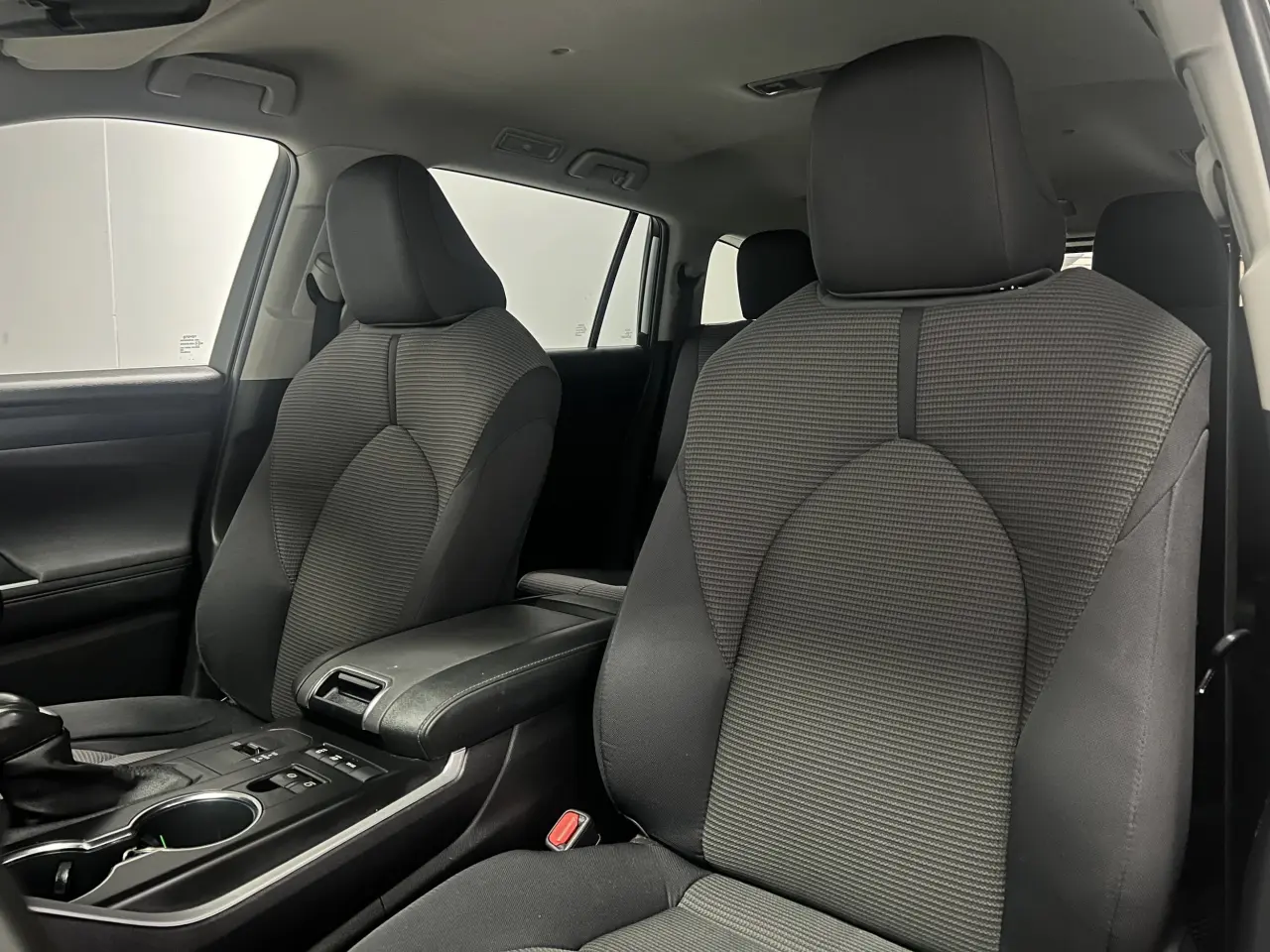 2021 TOYOTA KLUGER HYBRID Gallery Image 16