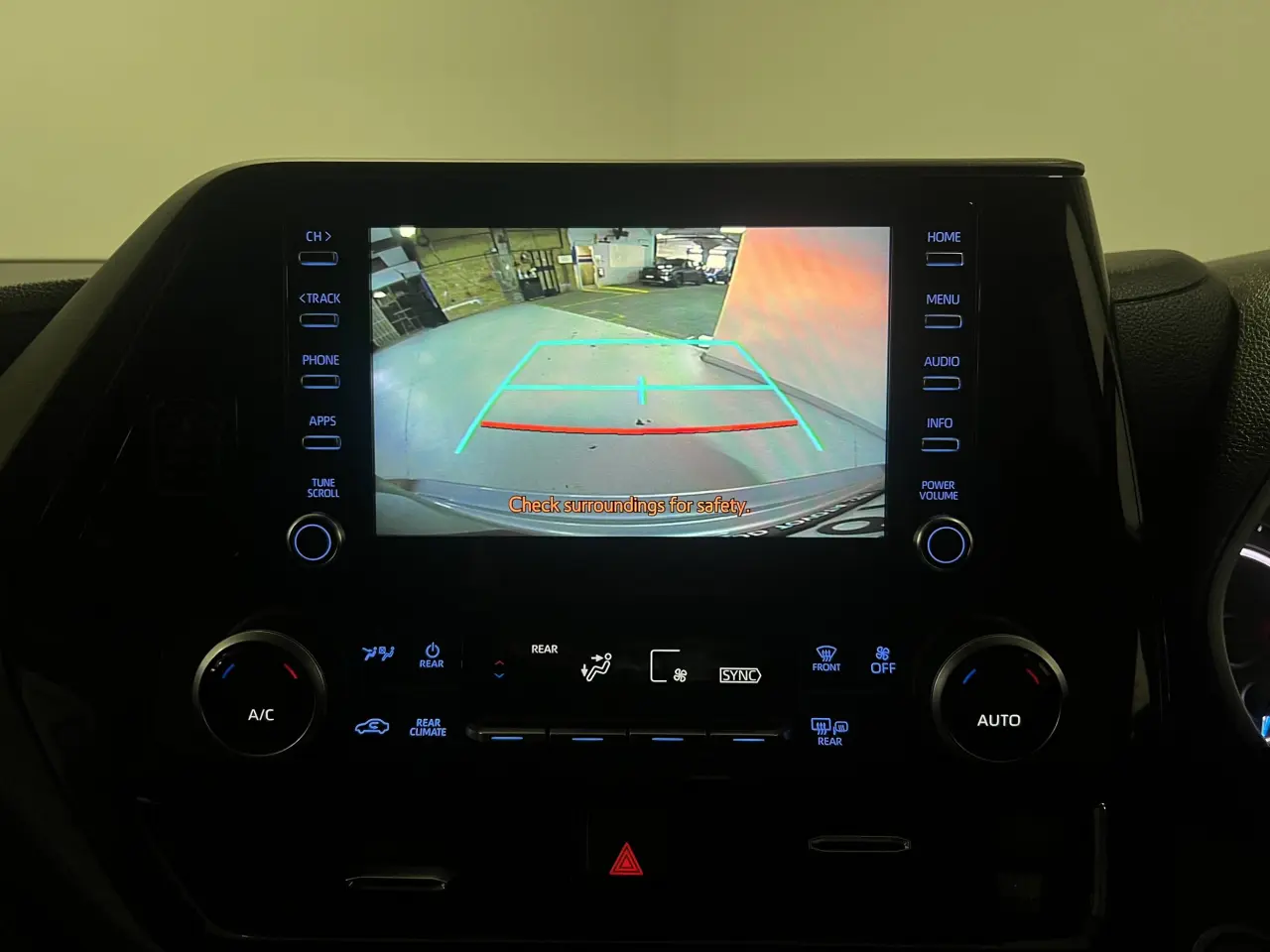 2021 TOYOTA KLUGER HYBRID Gallery Image 19