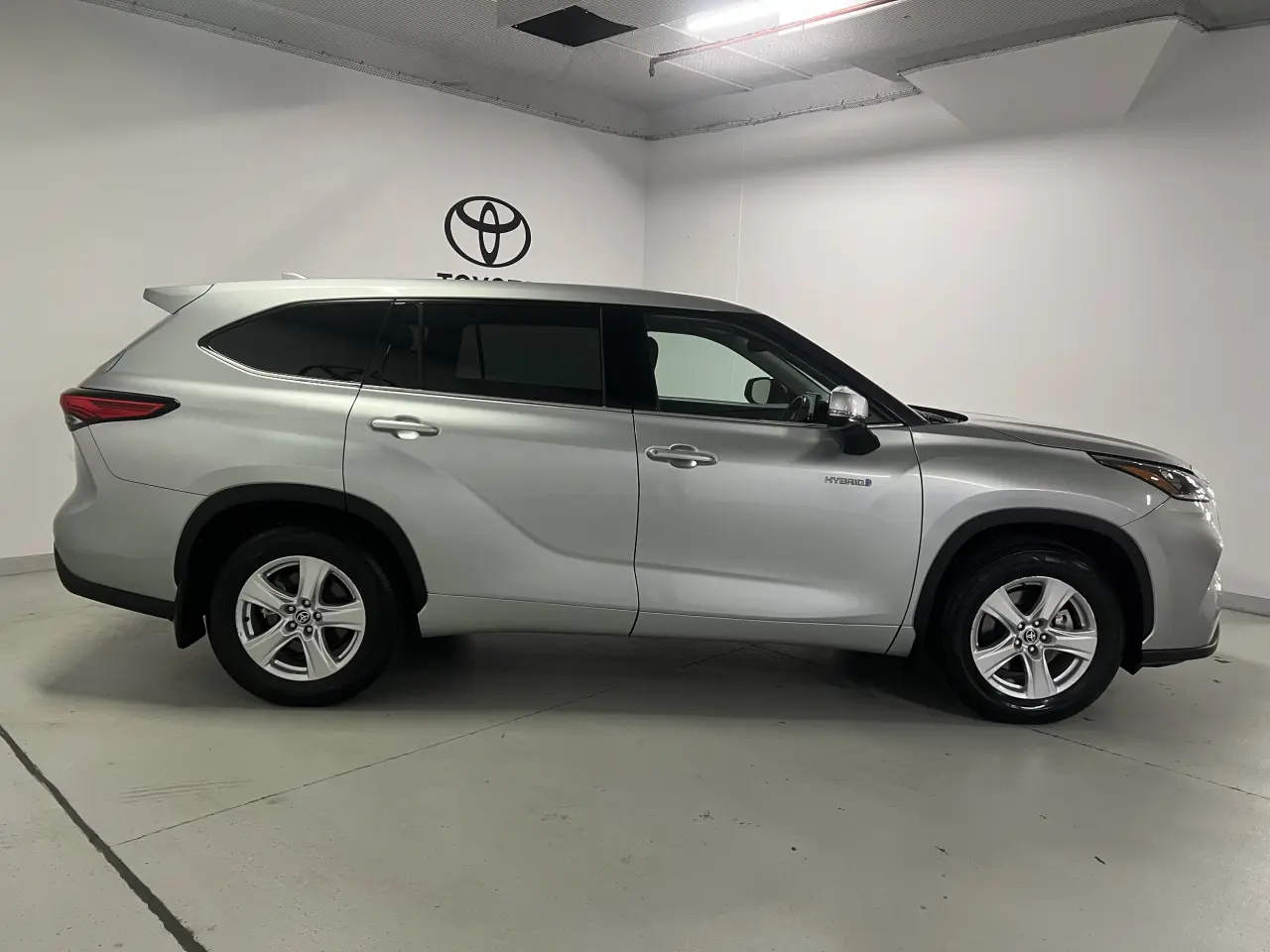 2021 TOYOTA KLUGER HYBRID Gallery Image 4