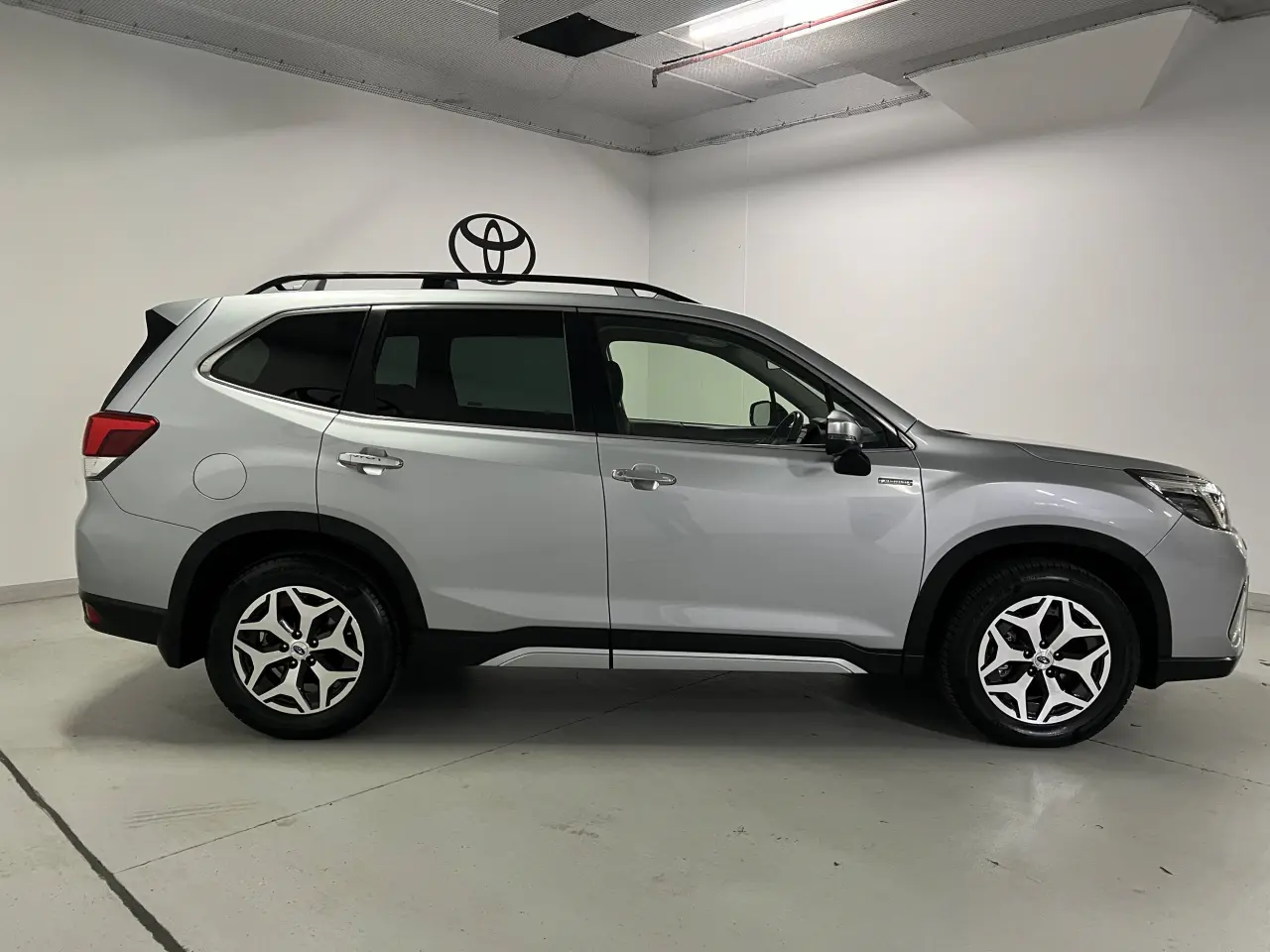 2021 SUBARU FORESTER Gallery Image 4