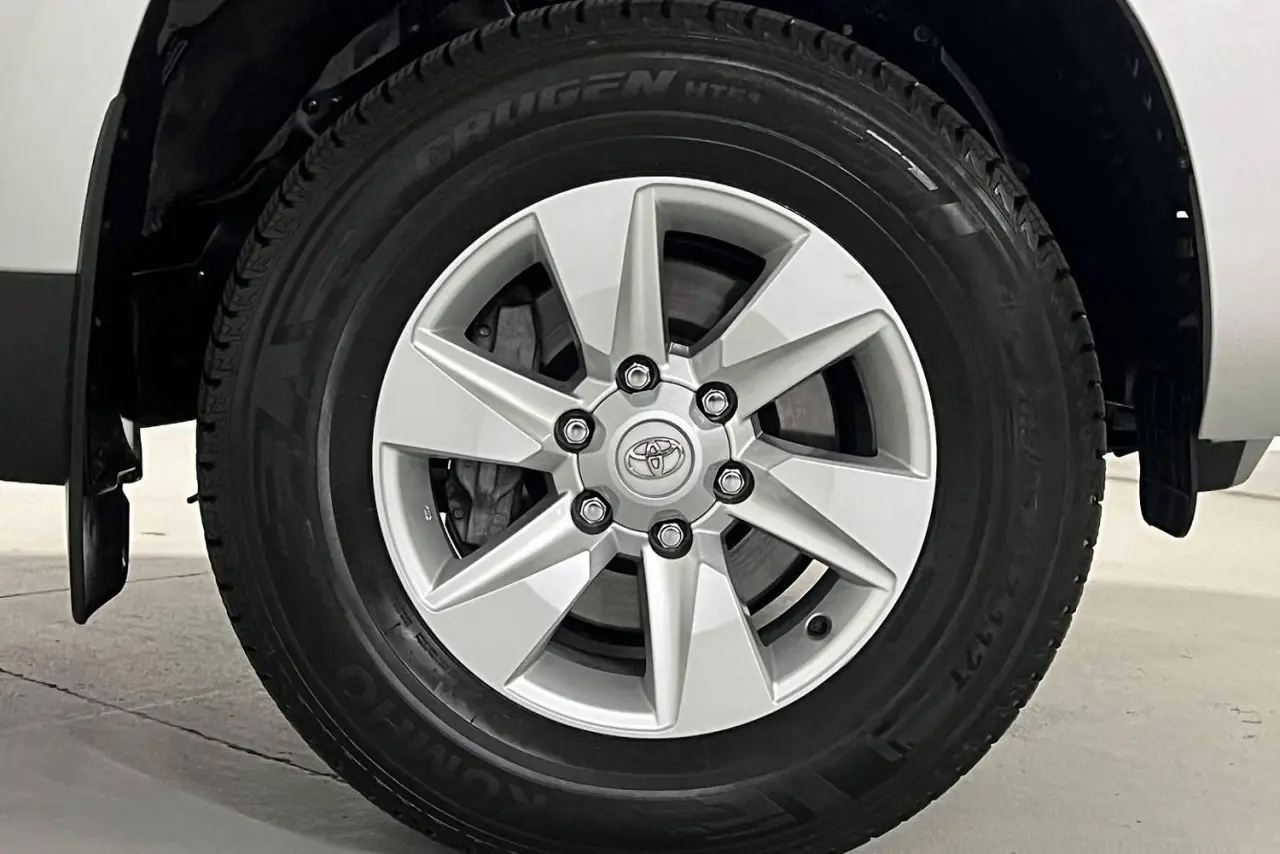 2021 Toyota Landcruiser Prado Gallery Image 5