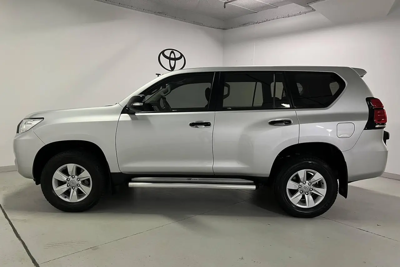 2021 Toyota Landcruiser Prado Gallery Image 9