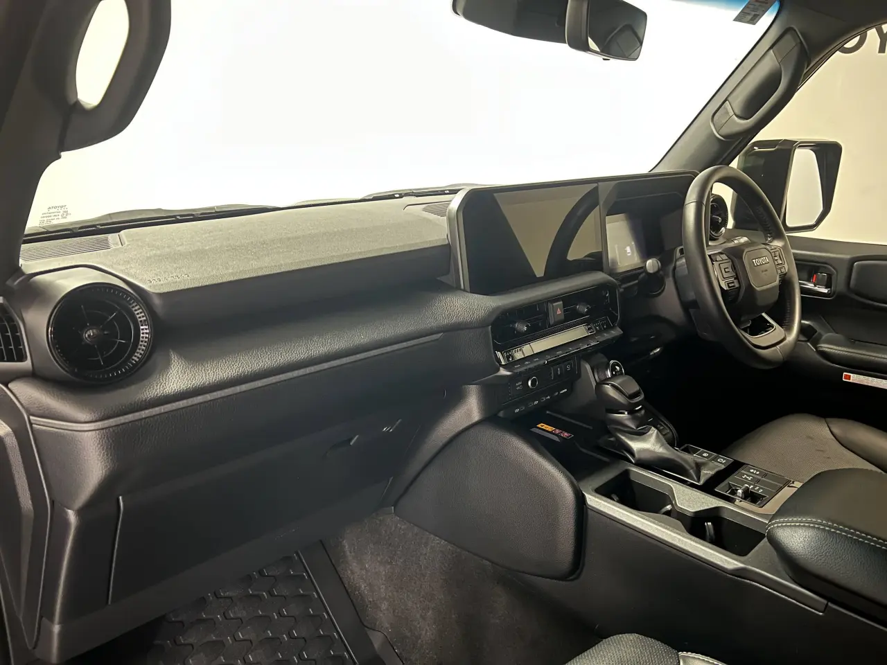 2024 TOYOTA PRADO Gallery Image 16