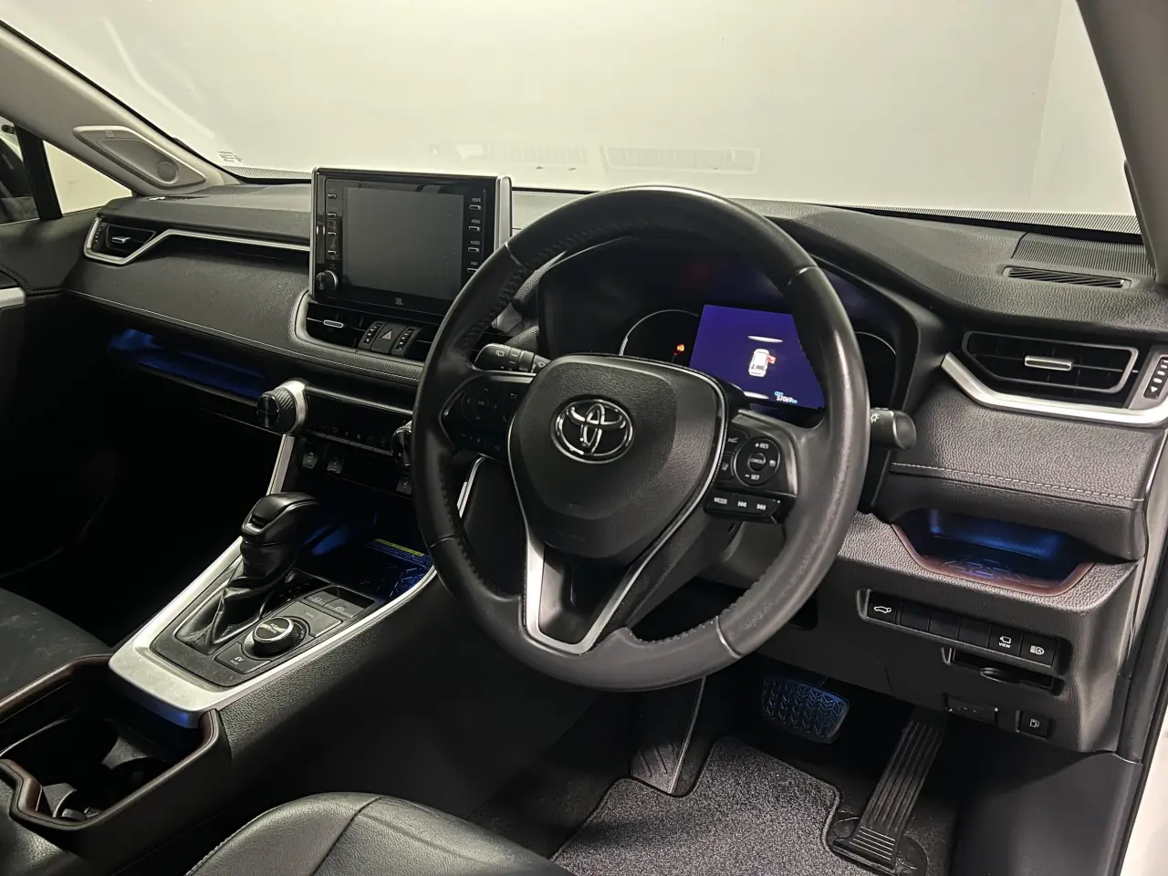 2020 TOYOTA RAV4 HYBRID Gallery Image 10