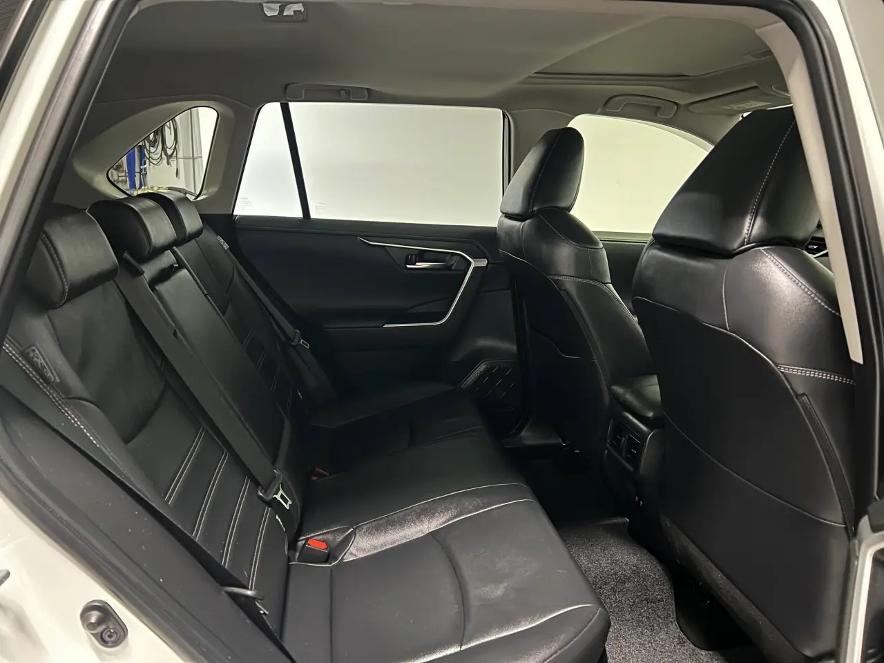 2020 TOYOTA RAV4 HYBRID Gallery Image 11