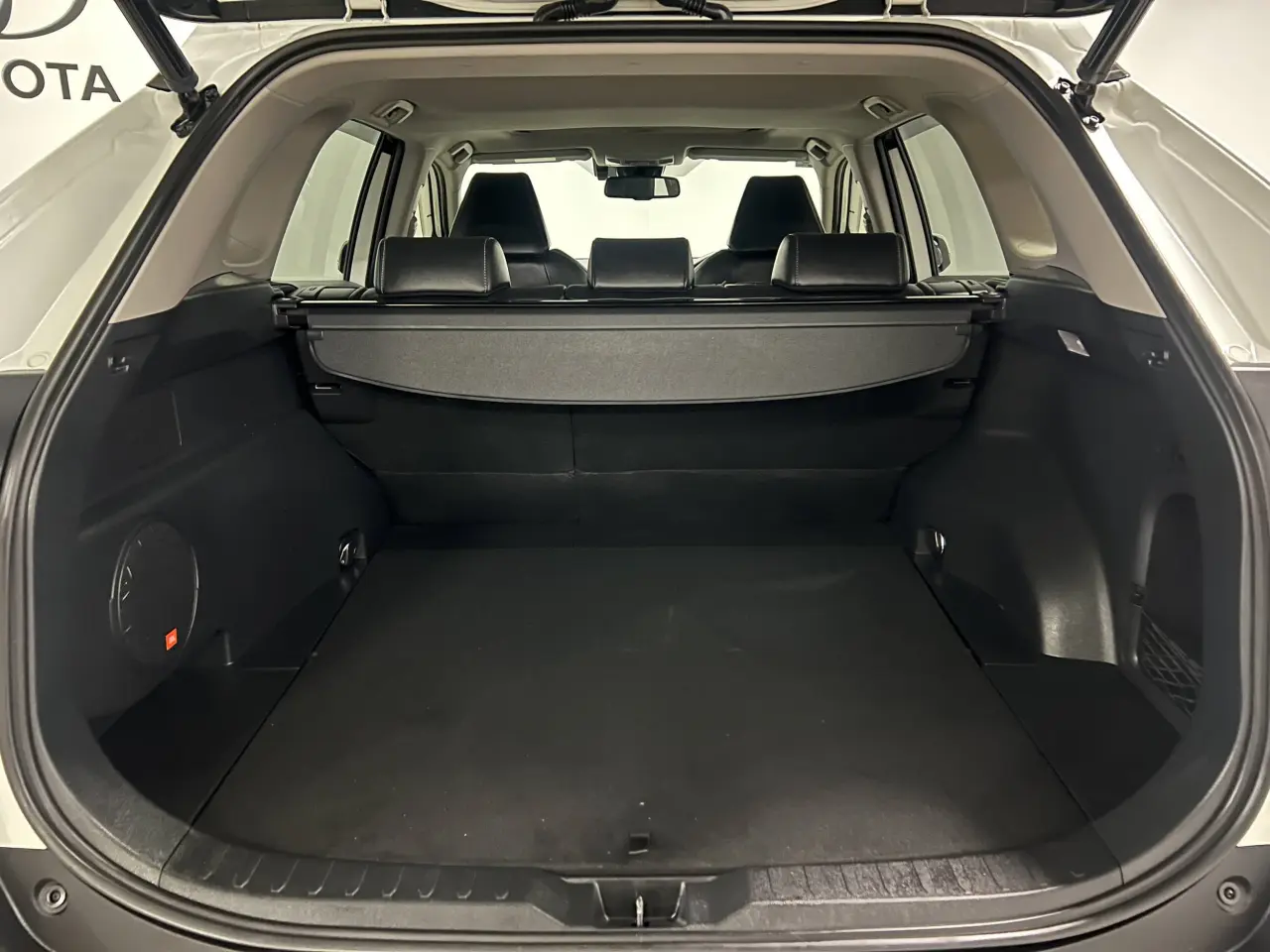 2020 TOYOTA RAV4 HYBRID Gallery Image 12