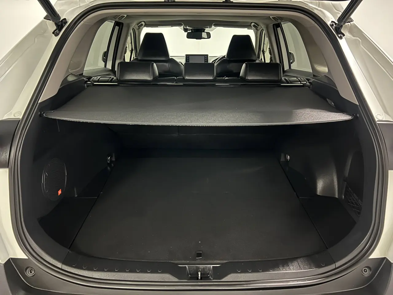 2020 TOYOTA RAV4 HYBRID Gallery Image 13