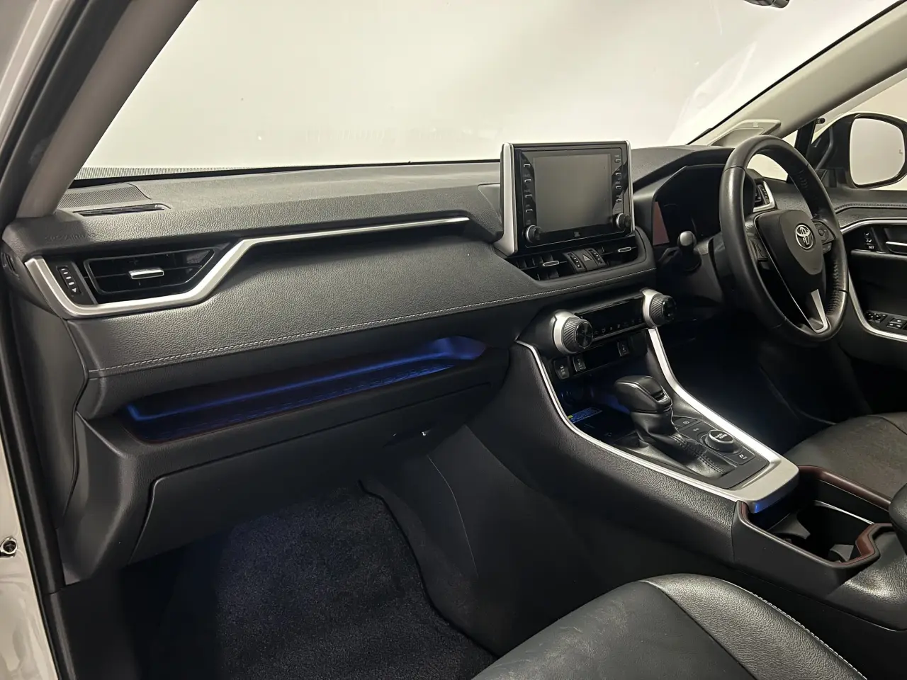 2020 TOYOTA RAV4 HYBRID Gallery Image 15