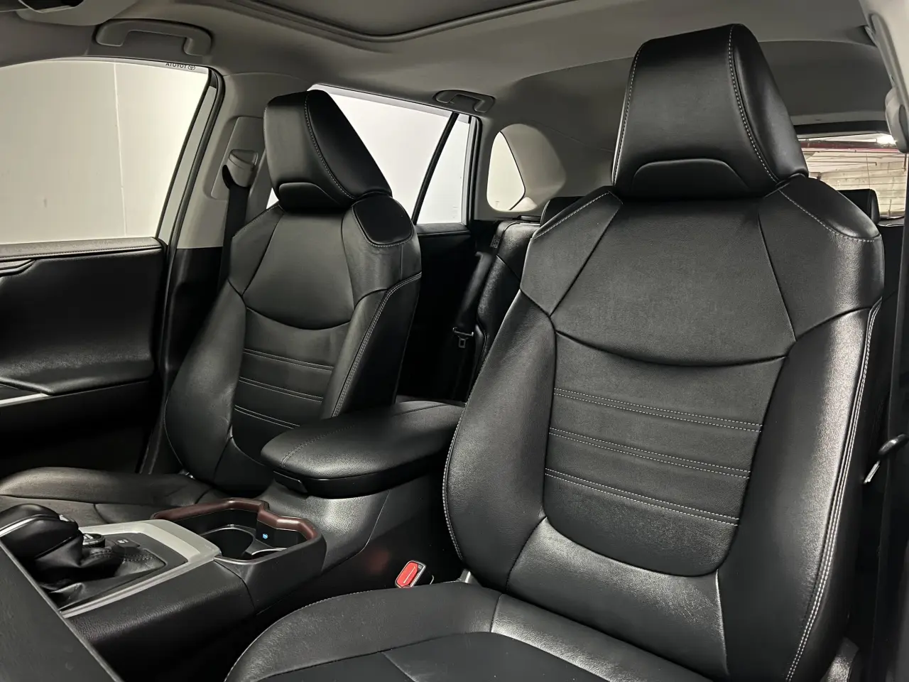 2020 TOYOTA RAV4 HYBRID Gallery Image 16