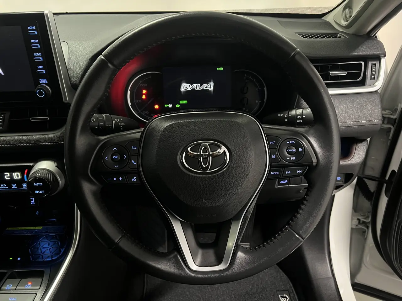 2020 TOYOTA RAV4 HYBRID Gallery Image 17