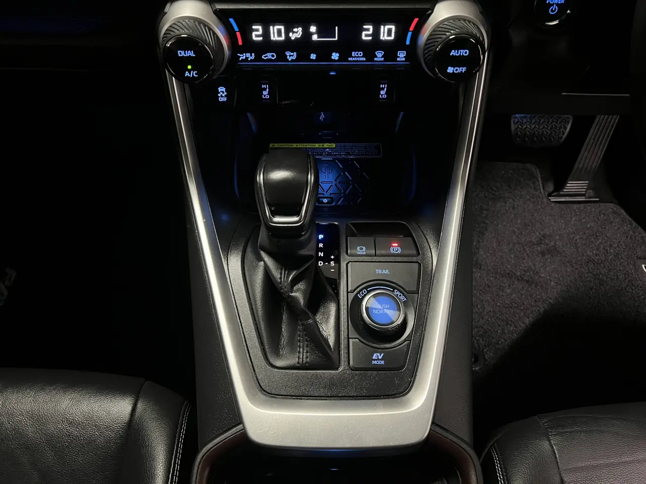 2020 TOYOTA RAV4 HYBRID Gallery Image 20