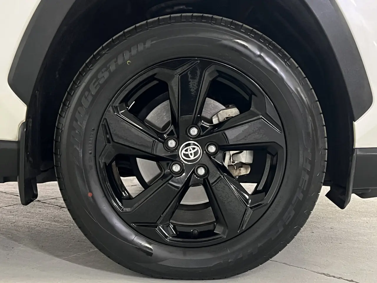 2020 TOYOTA RAV4 HYBRID Gallery Image 5