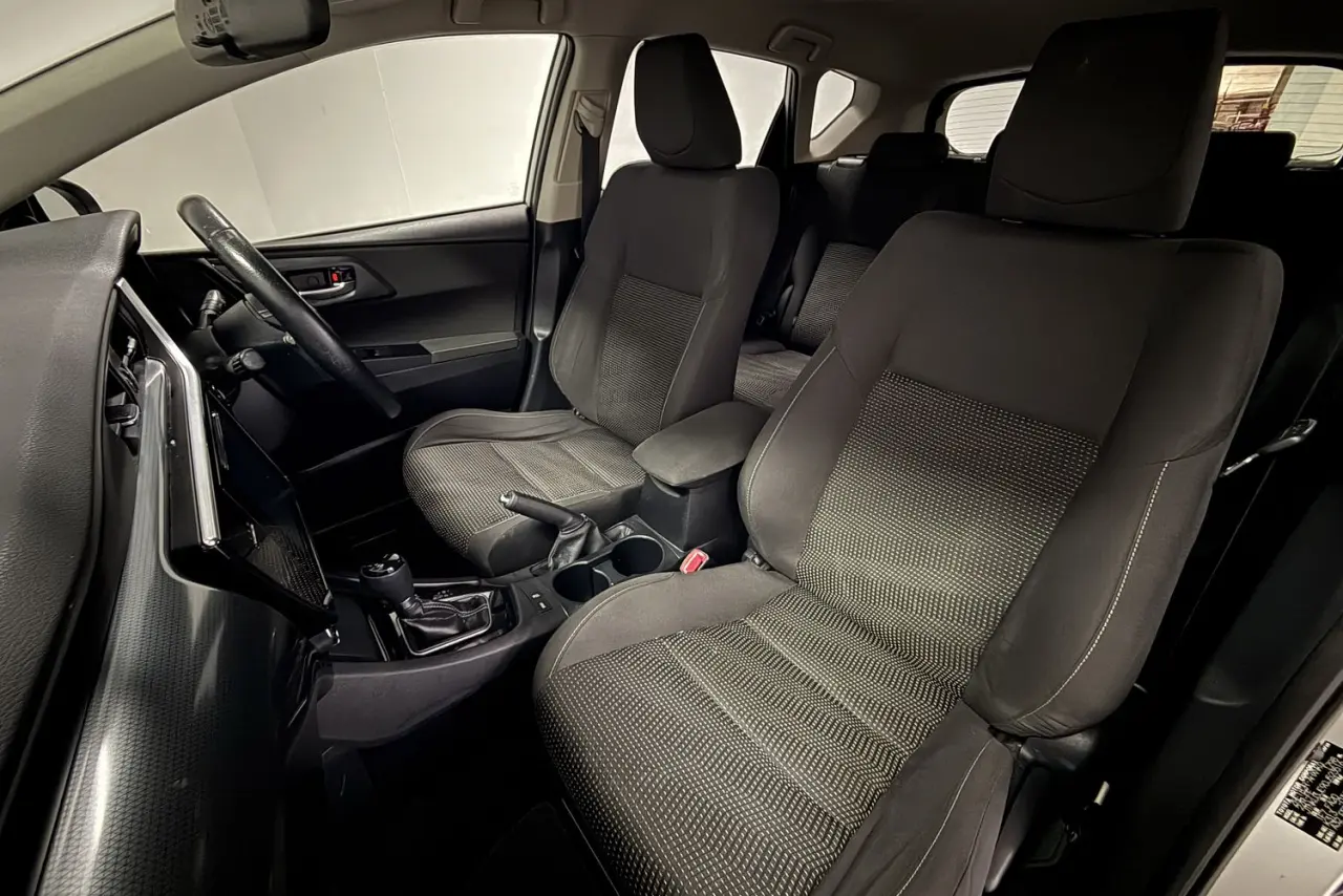 2016 Toyota Corolla Gallery Image 14