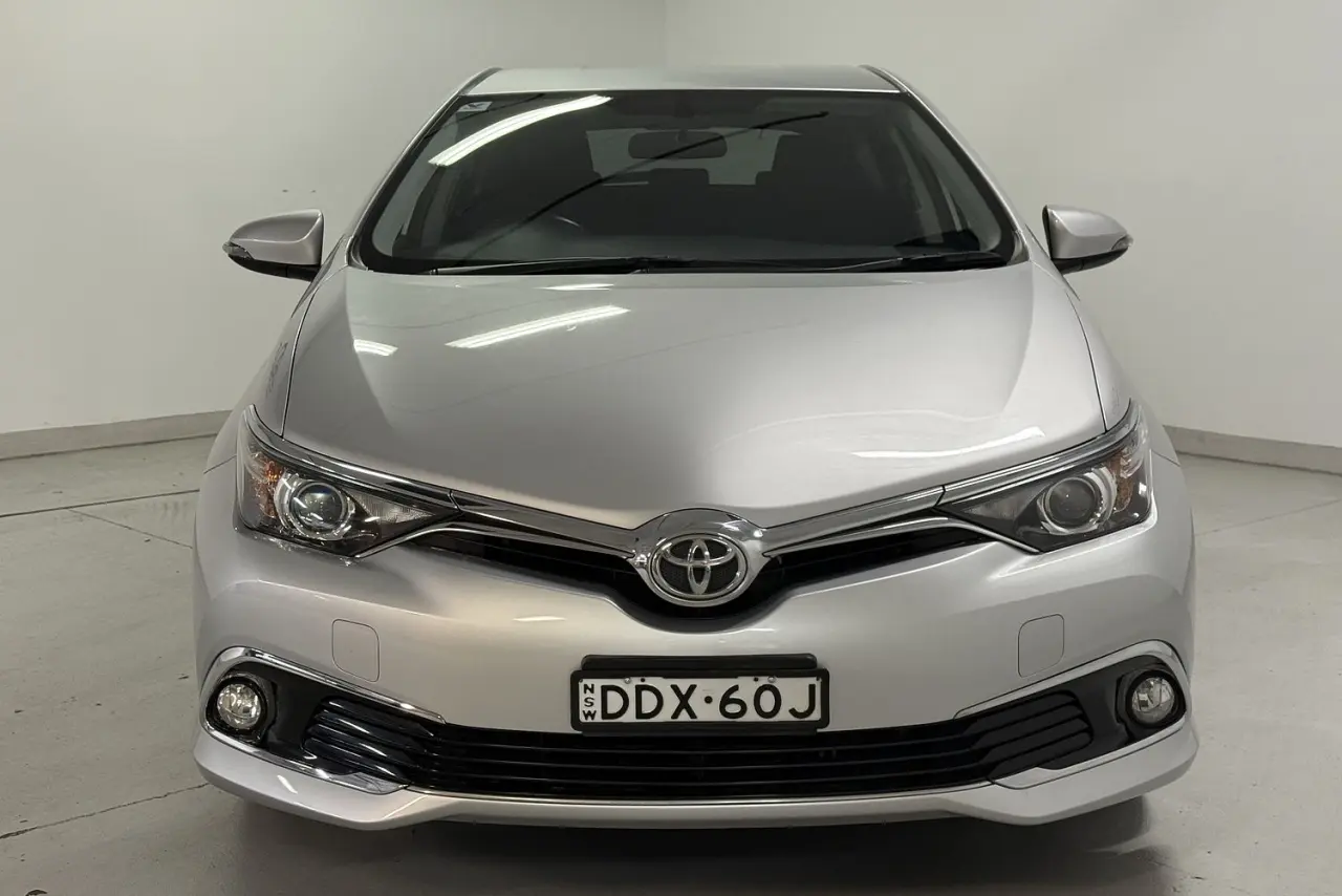 2016 Toyota Corolla Gallery Image 2