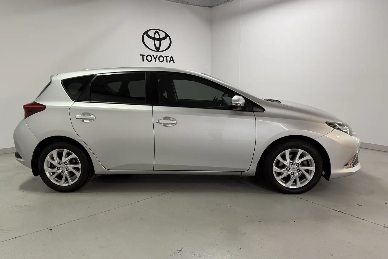 2016 Toyota Corolla Gallery Image 3