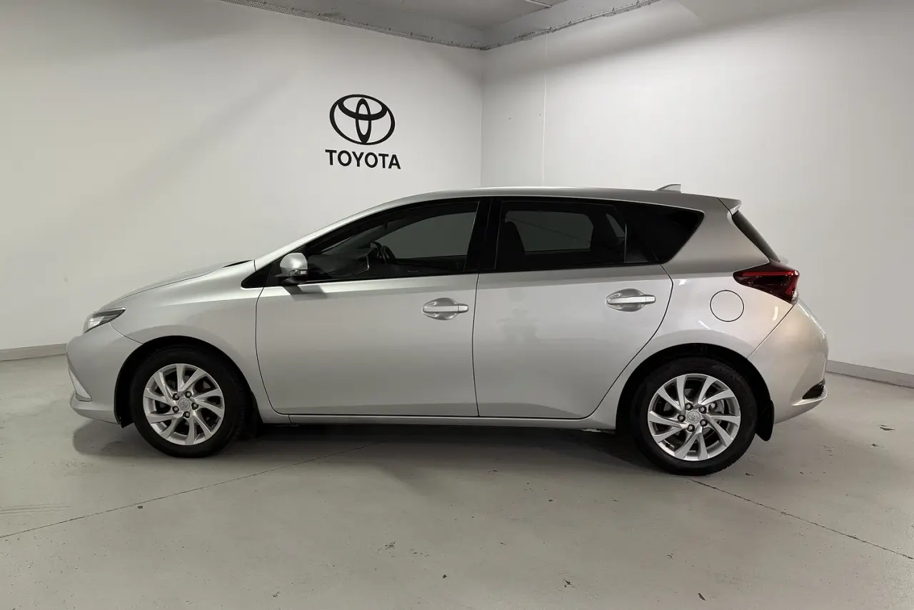 2016 Toyota Corolla Gallery Image 6