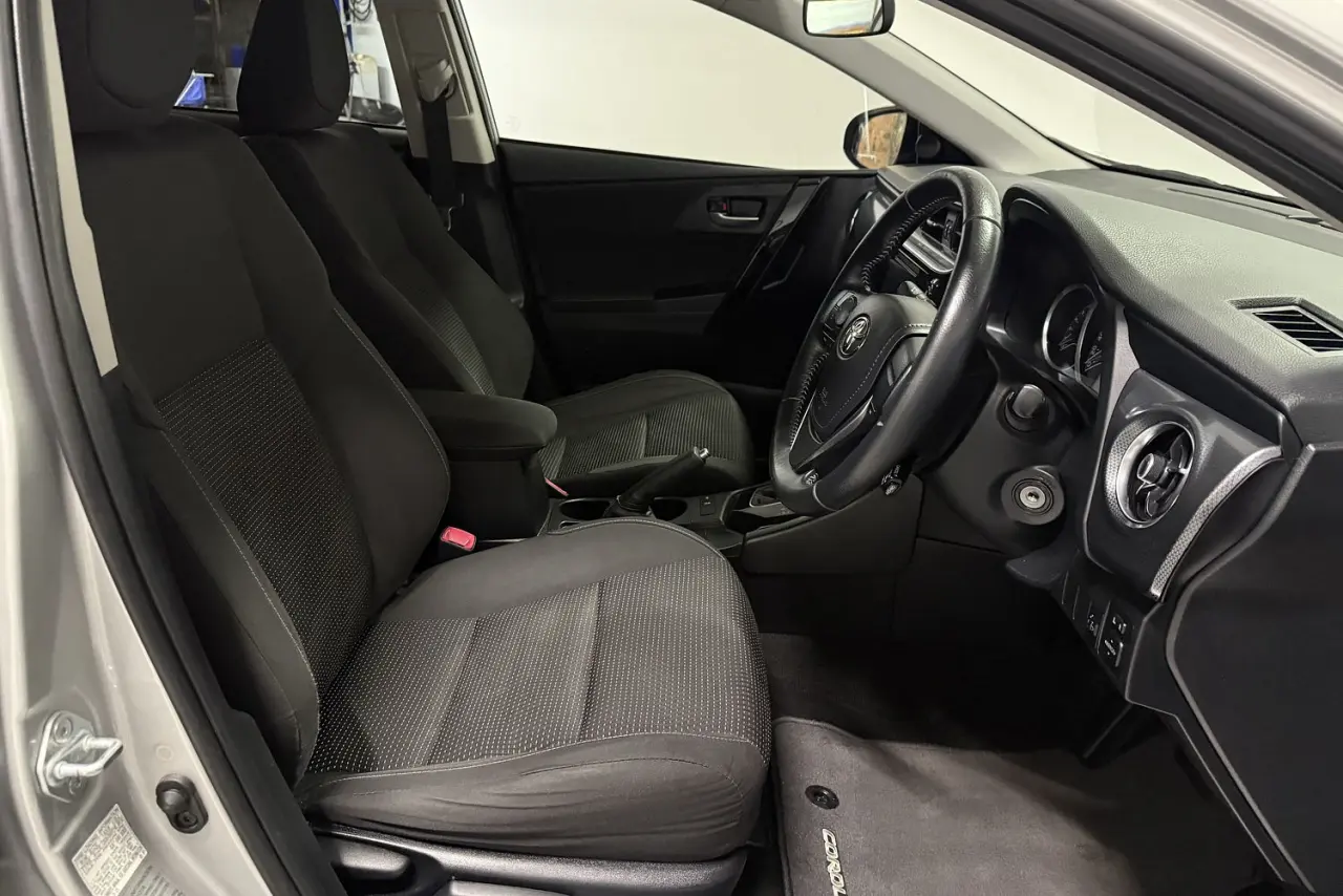 2016 Toyota Corolla Gallery Image 9