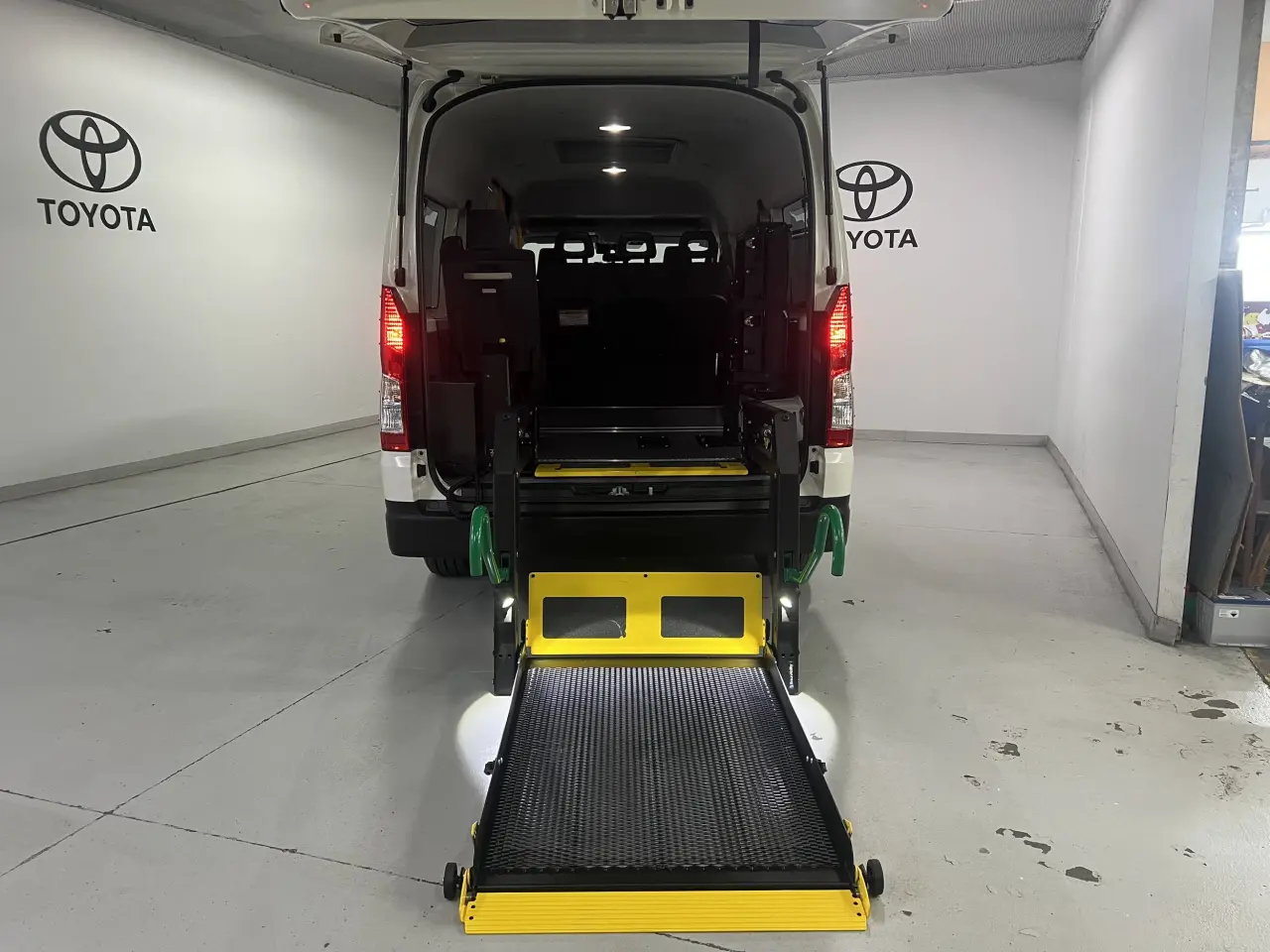 2024 TOYOTA HIACE Gallery Image 4