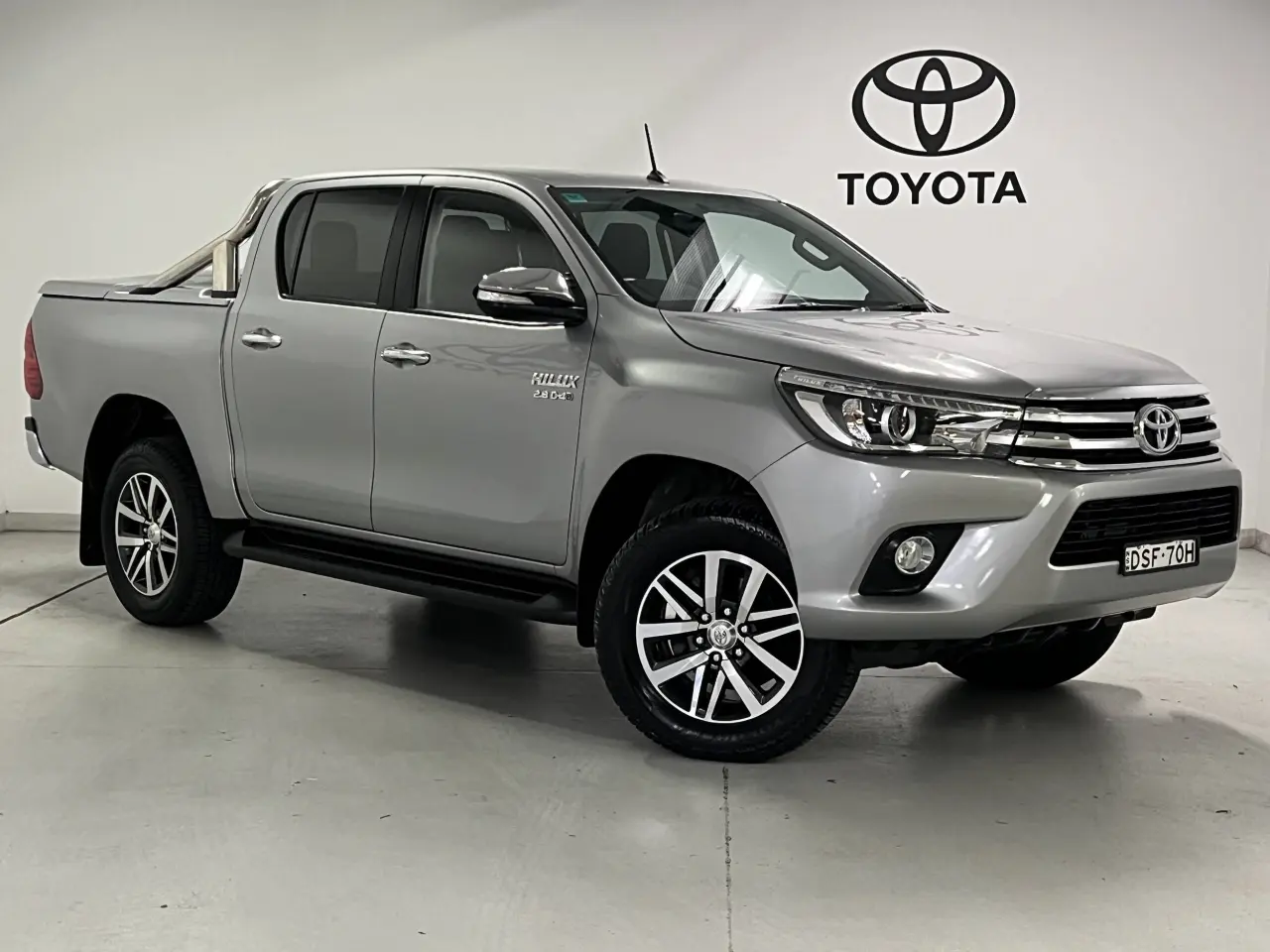 2017 TOYOTA HILUX Gallery Image 1
