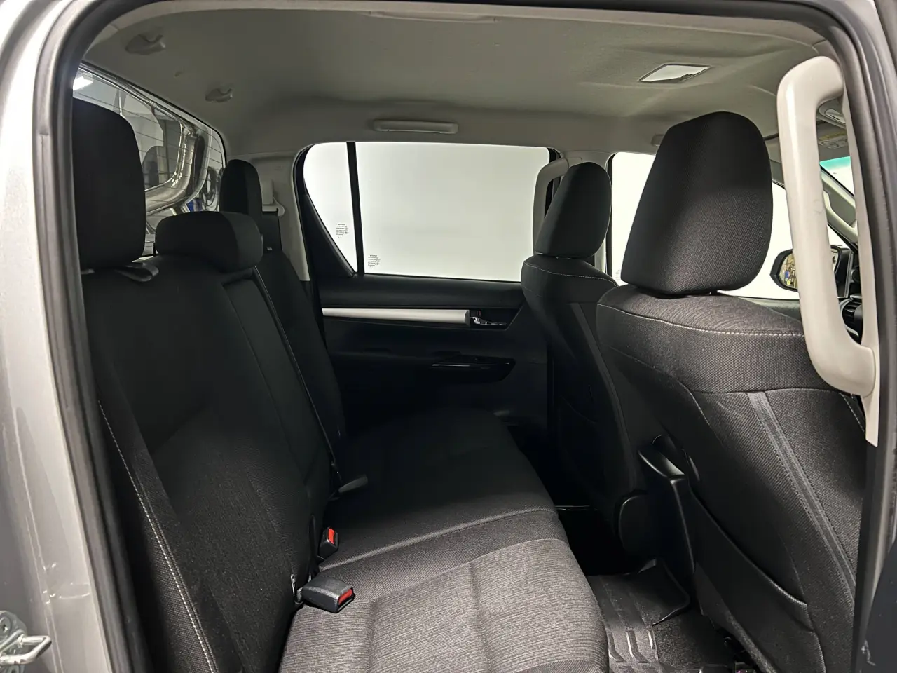 2017 TOYOTA HILUX Gallery Image 11