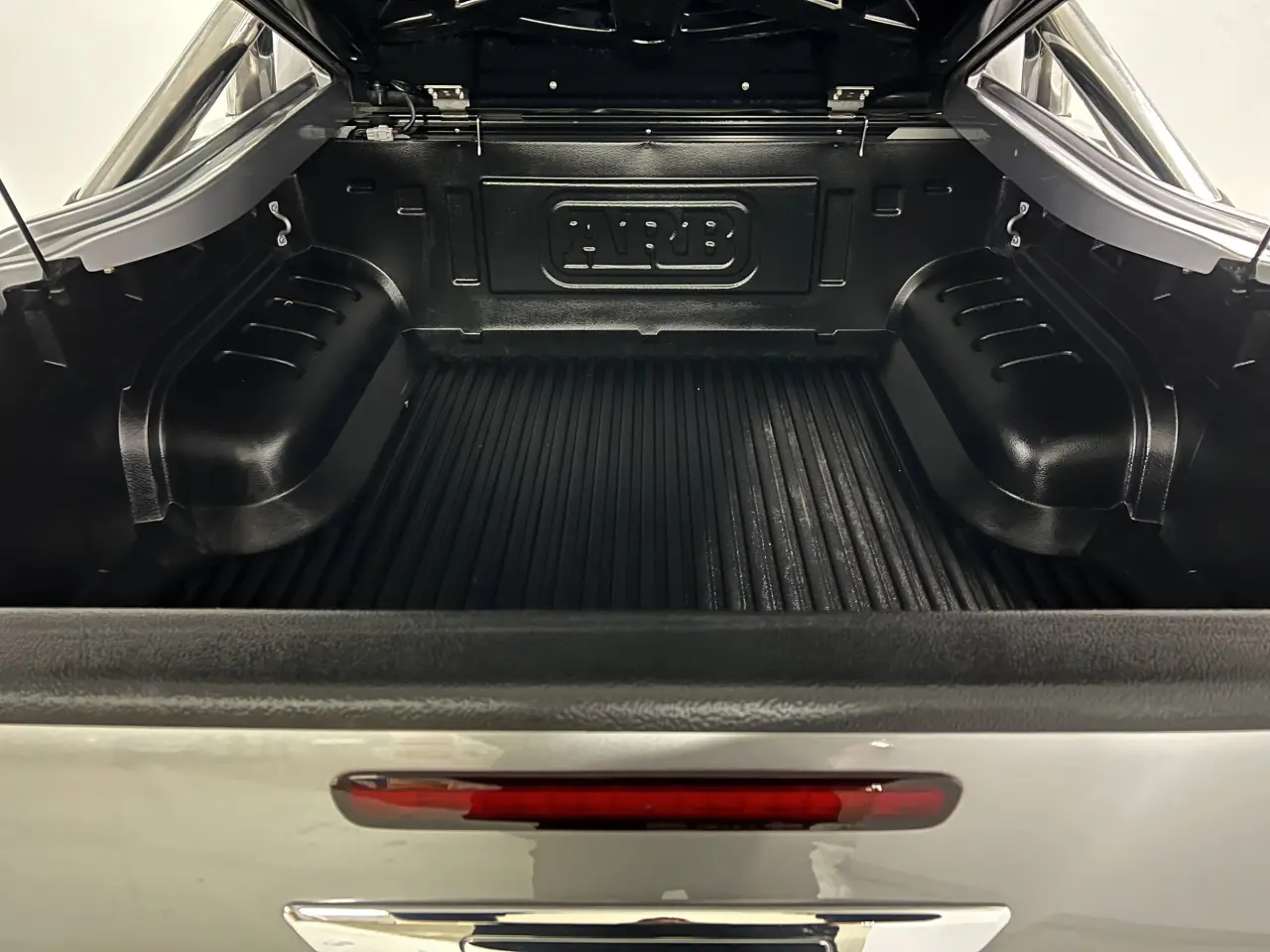 2017 TOYOTA HILUX Gallery Image 12