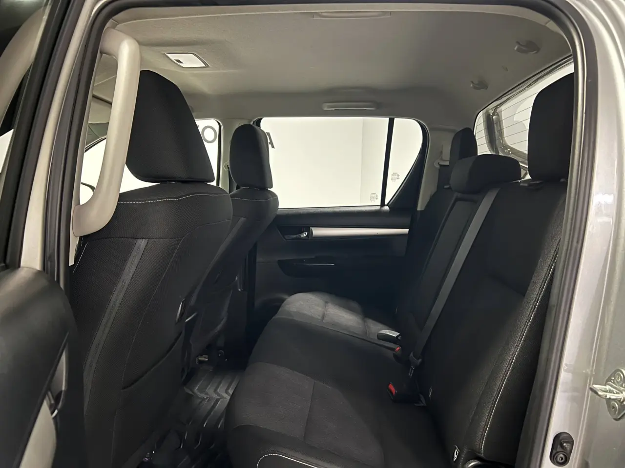2017 TOYOTA HILUX Gallery Image 14
