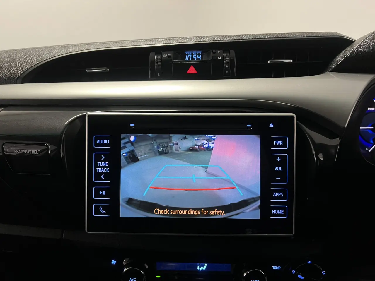 2017 TOYOTA HILUX Gallery Image 19
