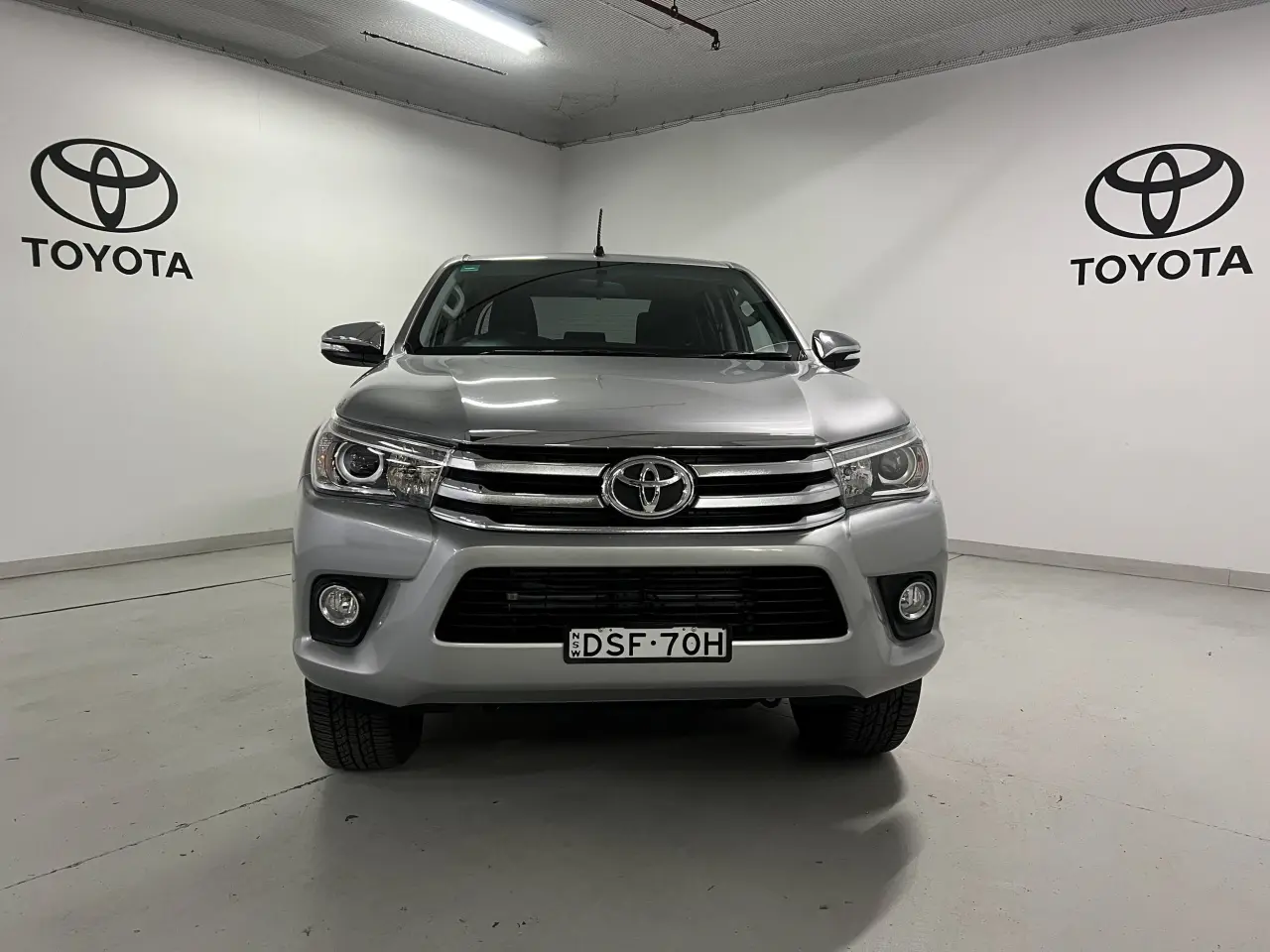 2017 TOYOTA HILUX Gallery Image 2