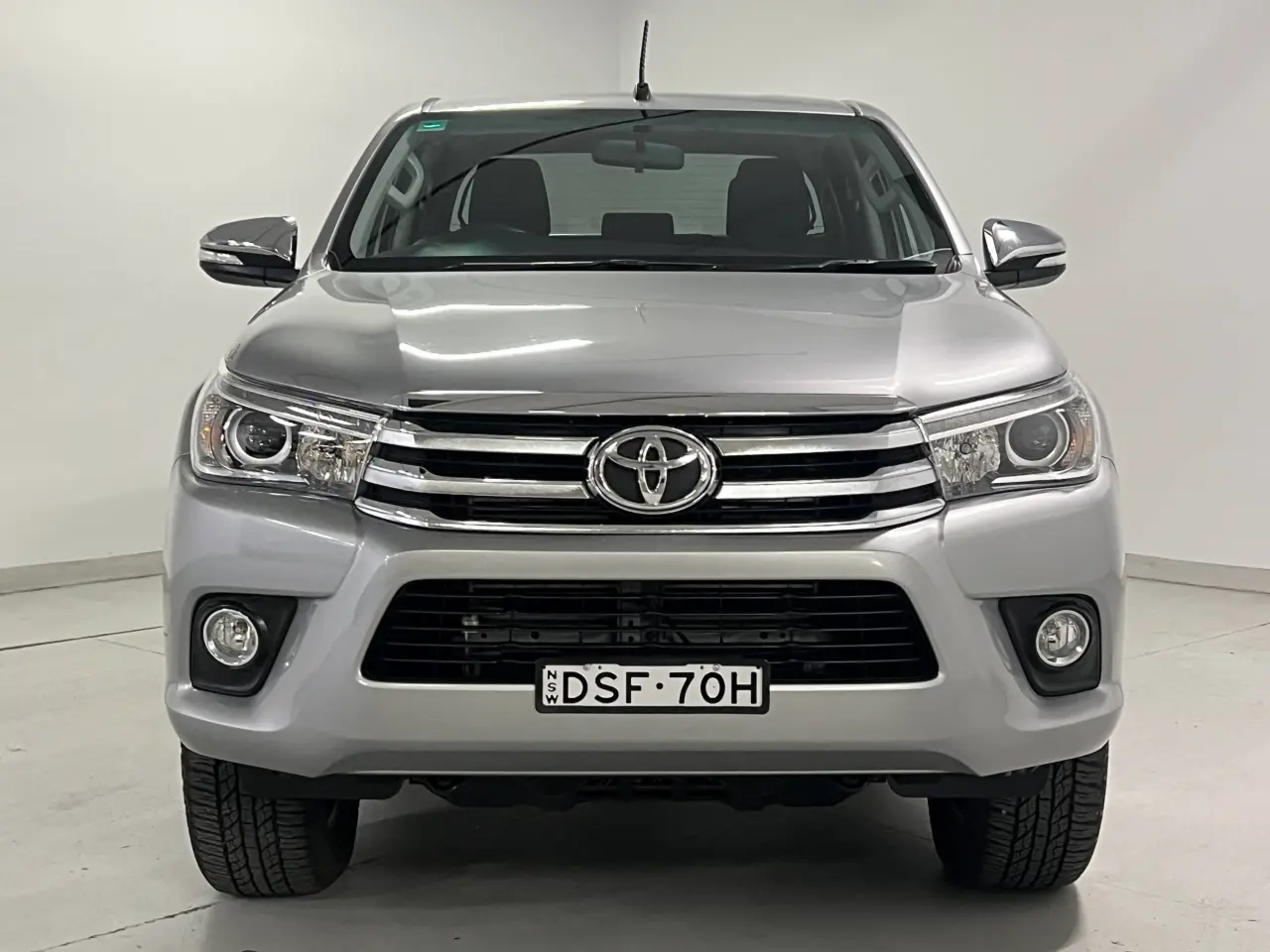 2017 TOYOTA HILUX Gallery Image 3