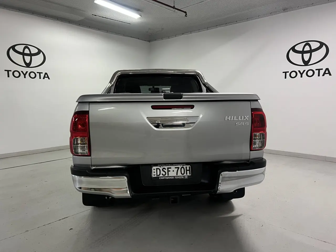 2017 TOYOTA HILUX Gallery Image 6