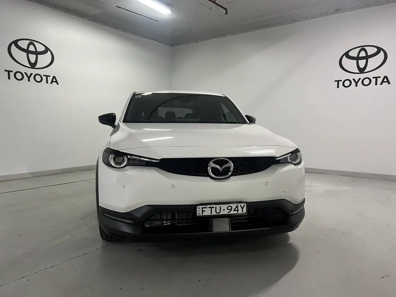 2023 MAZDA MX-30 Gallery Image 2