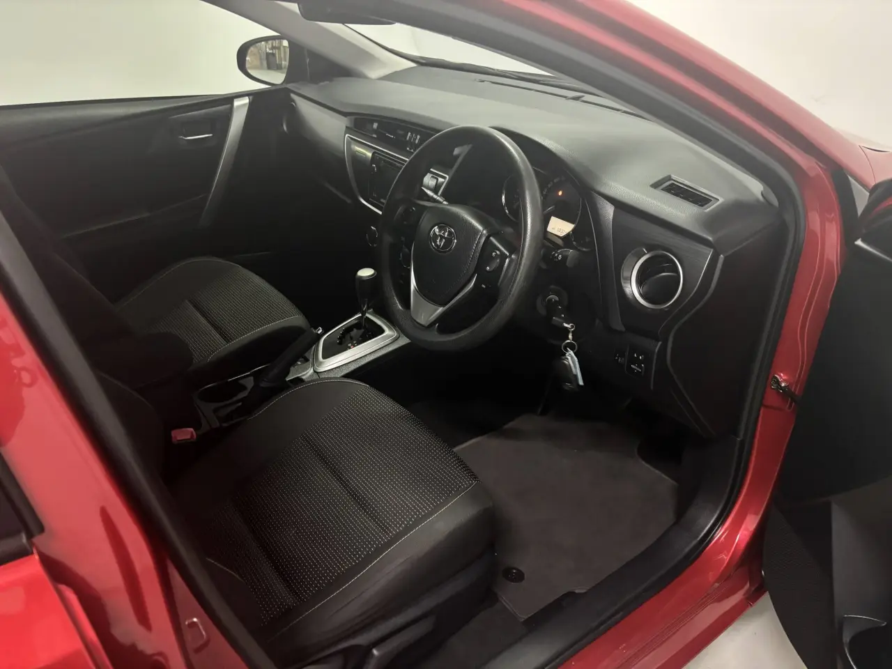2015 TOYOTA COROLLA Gallery Image 10