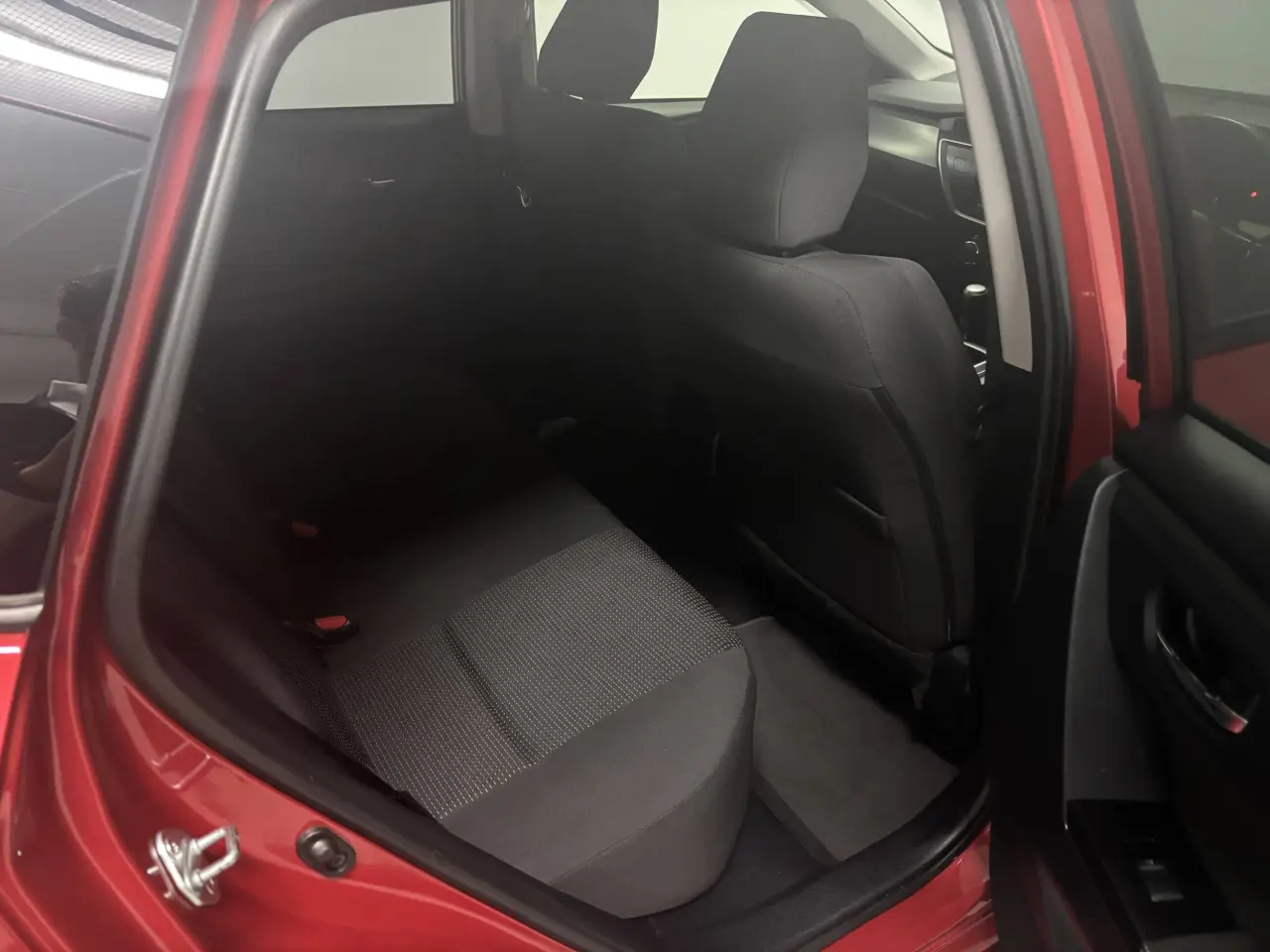 2015 TOYOTA COROLLA Gallery Image 11