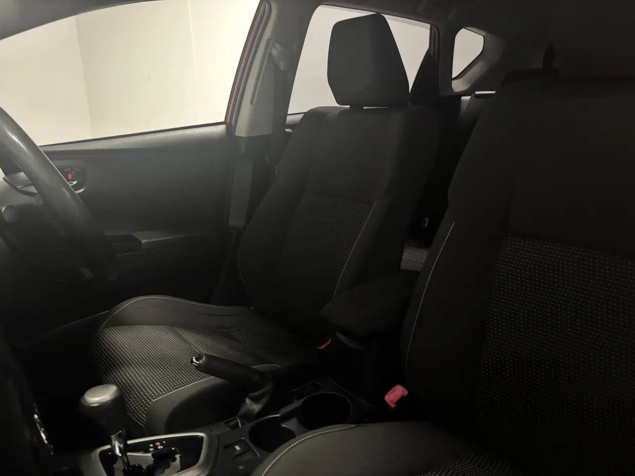 2015 TOYOTA COROLLA Gallery Image 15