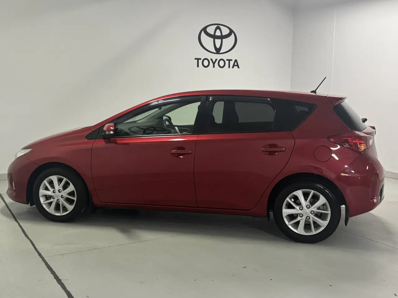 2015 TOYOTA COROLLA Gallery Image 9