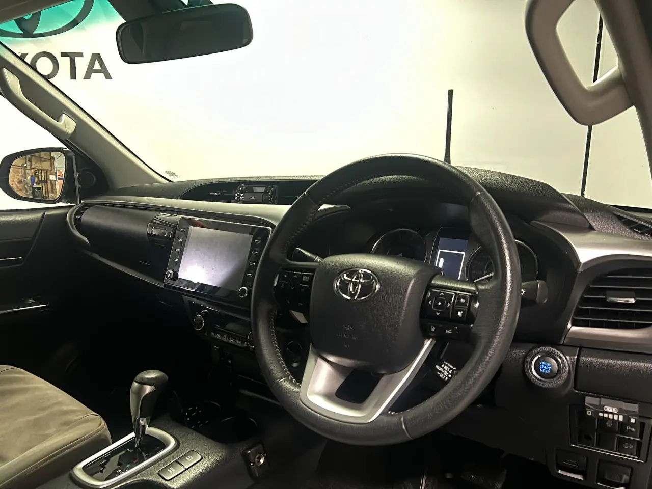 2020 TOYOTA HILUX Gallery Image 10
