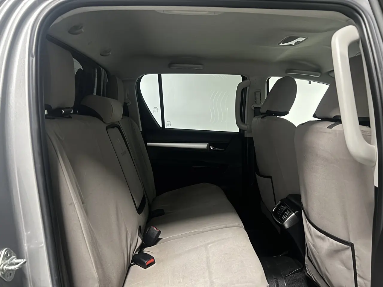 2020 TOYOTA HILUX Gallery Image 11