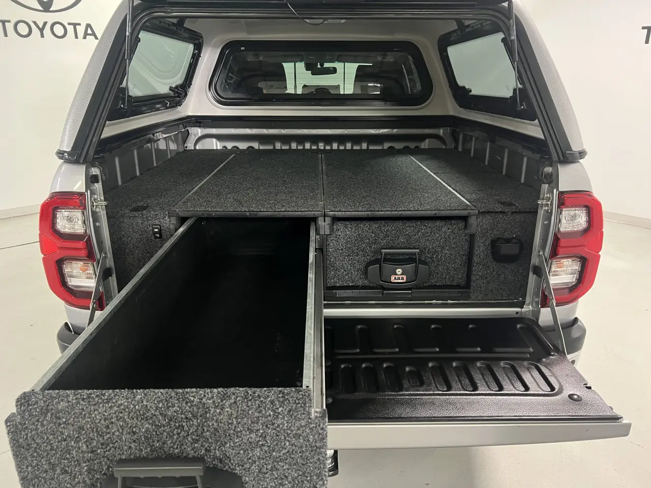 2020 TOYOTA HILUX Gallery Image 14