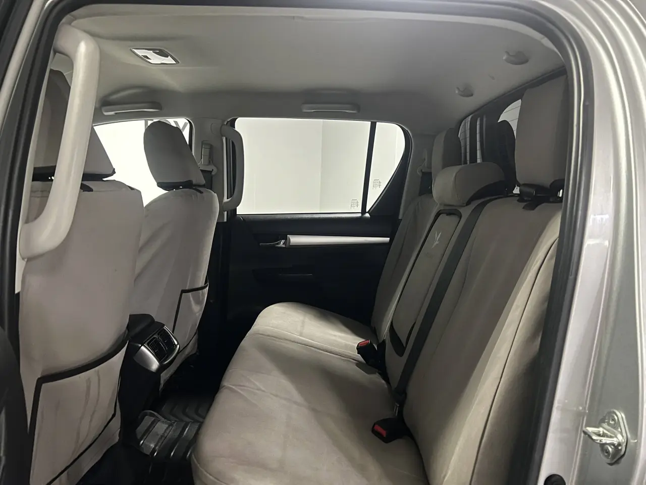2020 TOYOTA HILUX Gallery Image 16