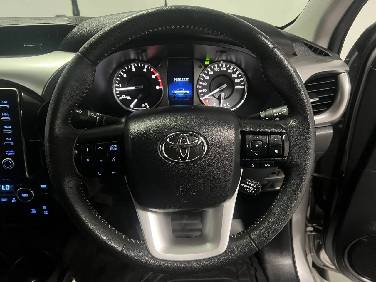 2020 TOYOTA HILUX Gallery Image 19