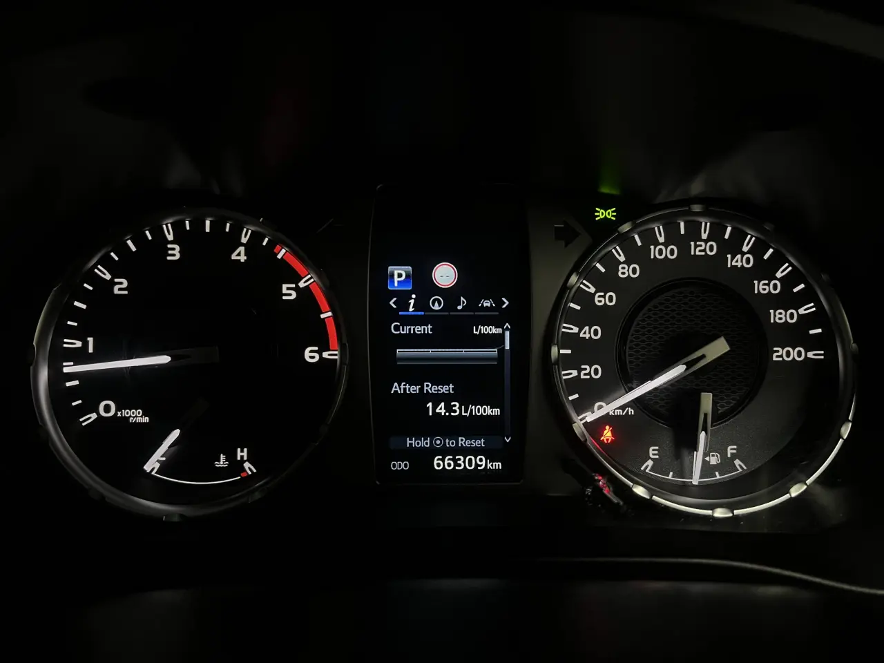 2020 TOYOTA HILUX Gallery Image 20