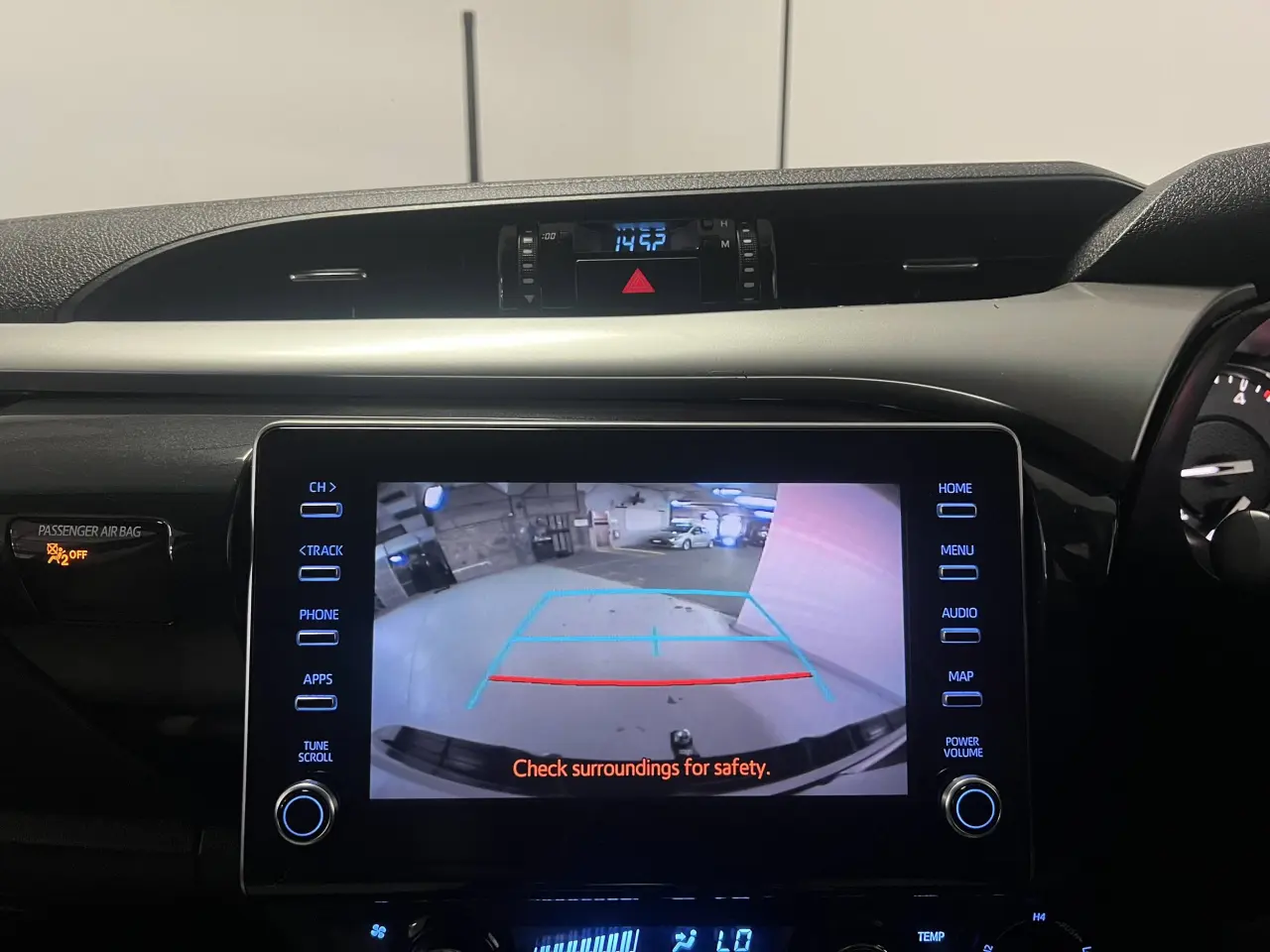 2020 TOYOTA HILUX Gallery Image 21