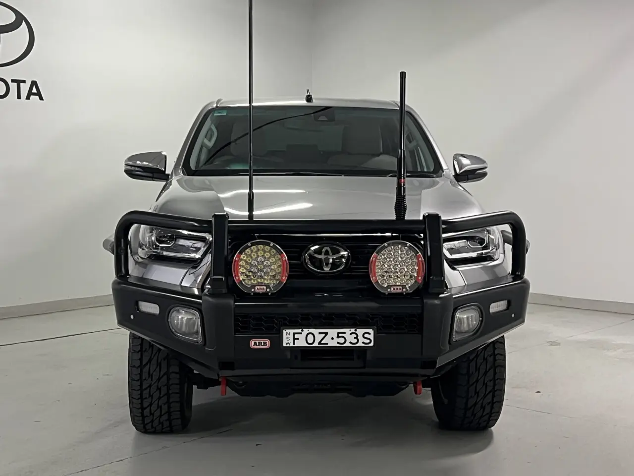2020 TOYOTA HILUX Gallery Image 3
