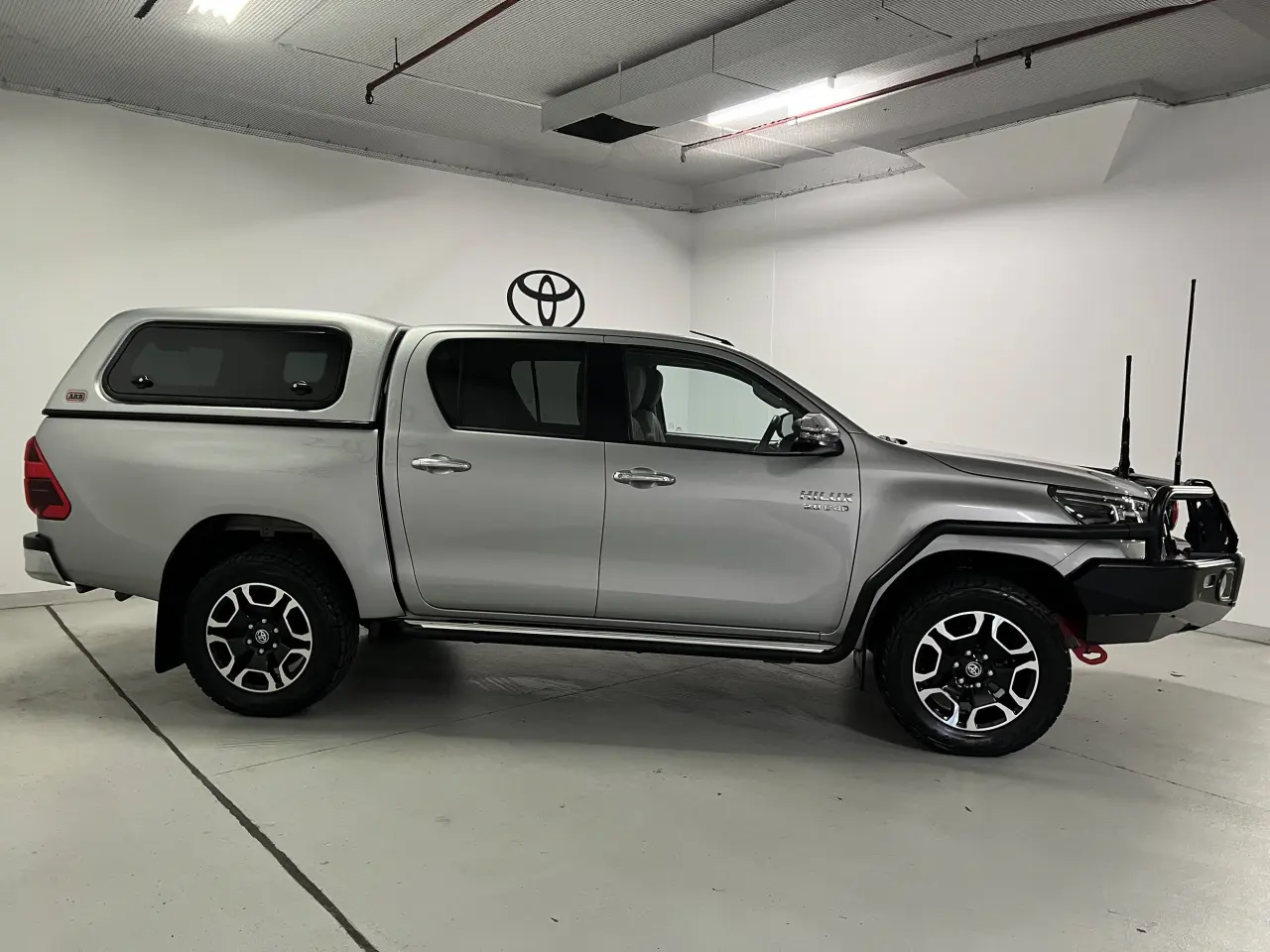 2020 TOYOTA HILUX Gallery Image 4