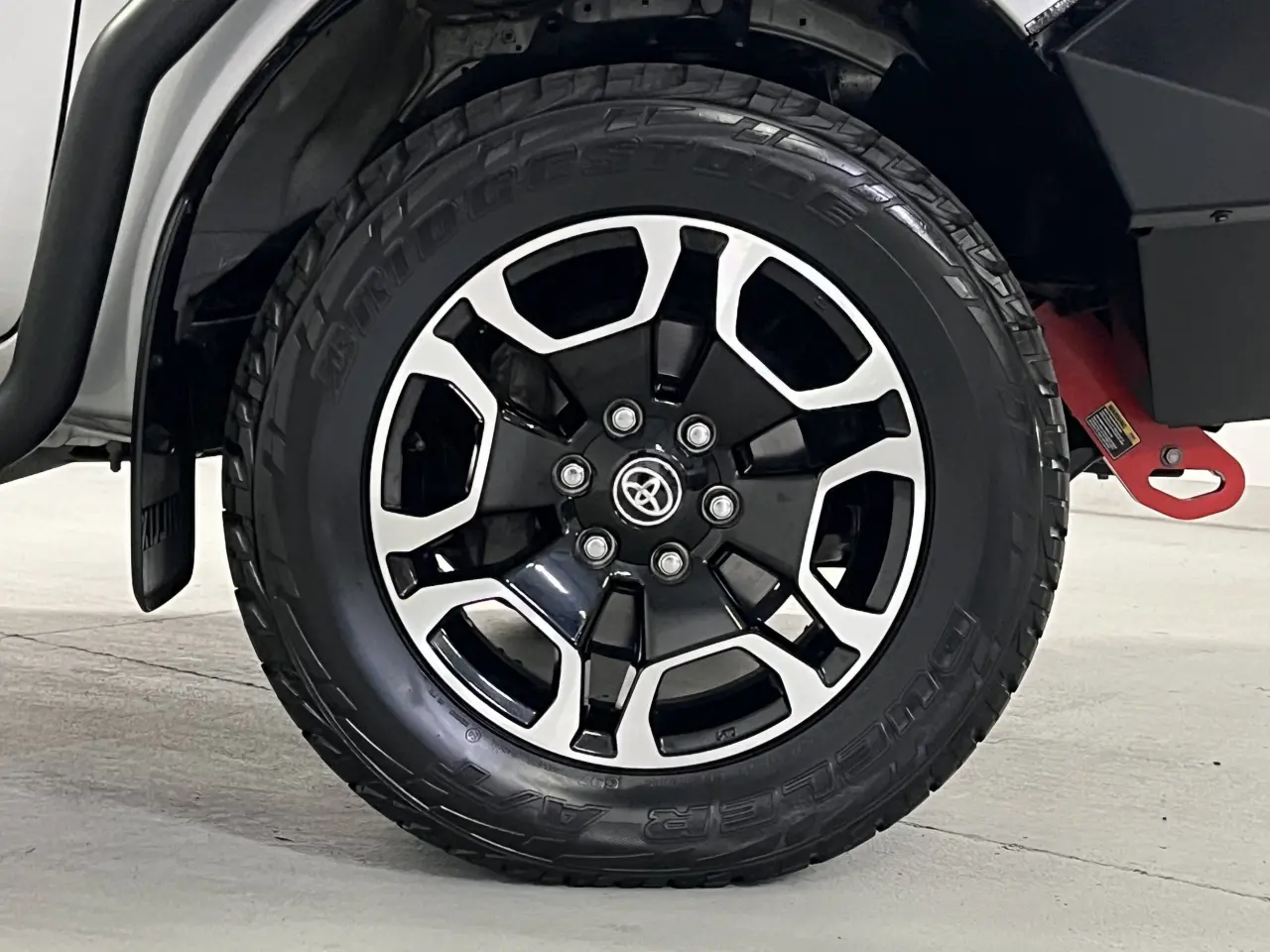 2020 TOYOTA HILUX Gallery Image 5