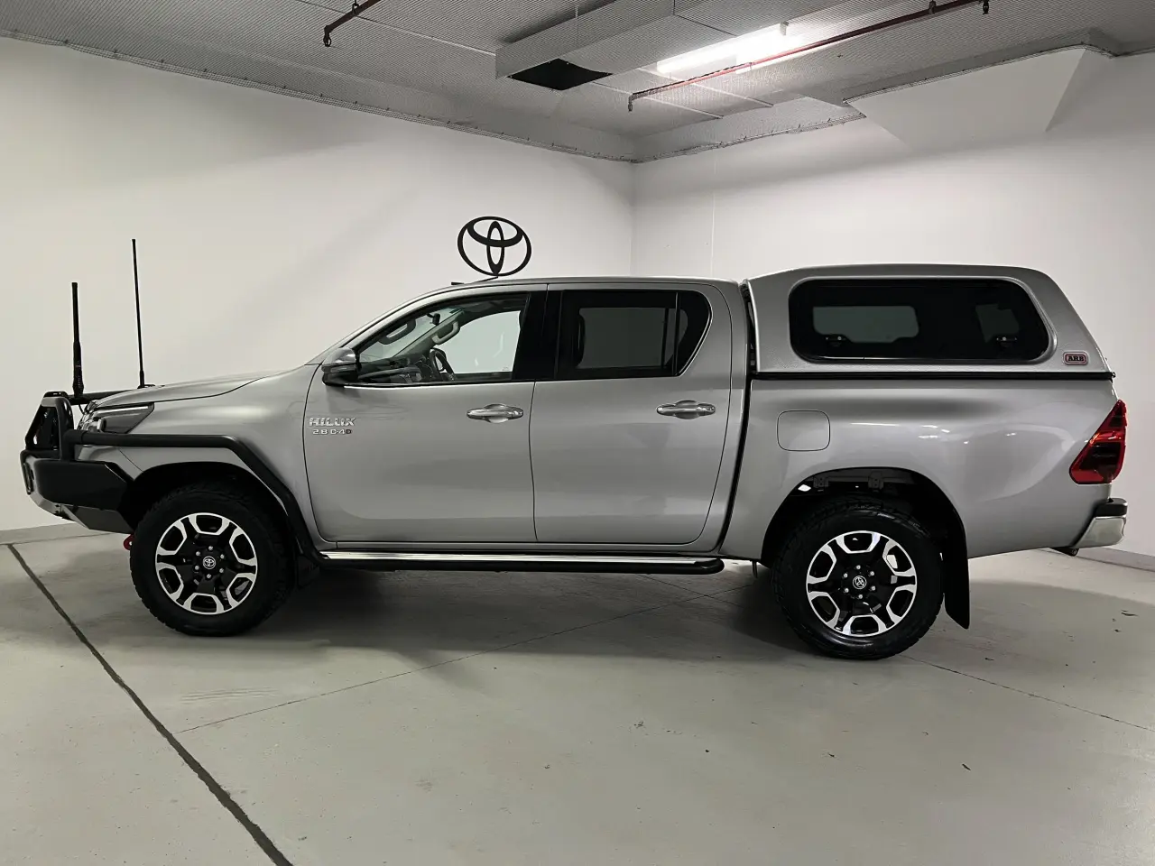 2020 TOYOTA HILUX Gallery Image 9